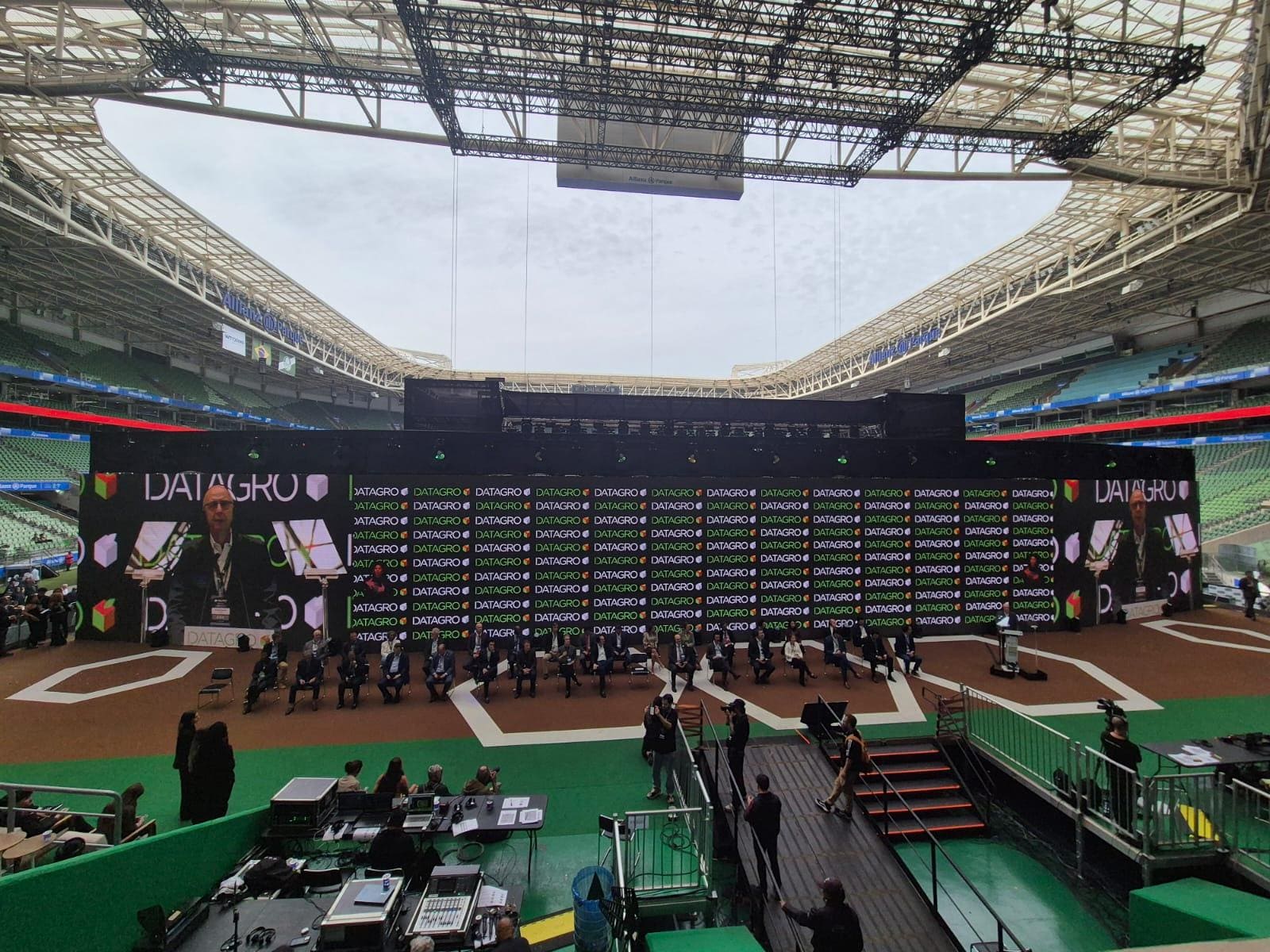 Cerimônia de abertura foi realizada no gramado do Allianz Parque